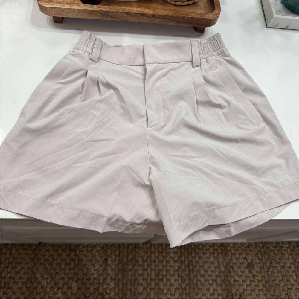 Vuori Women's Light Gray Shorts
